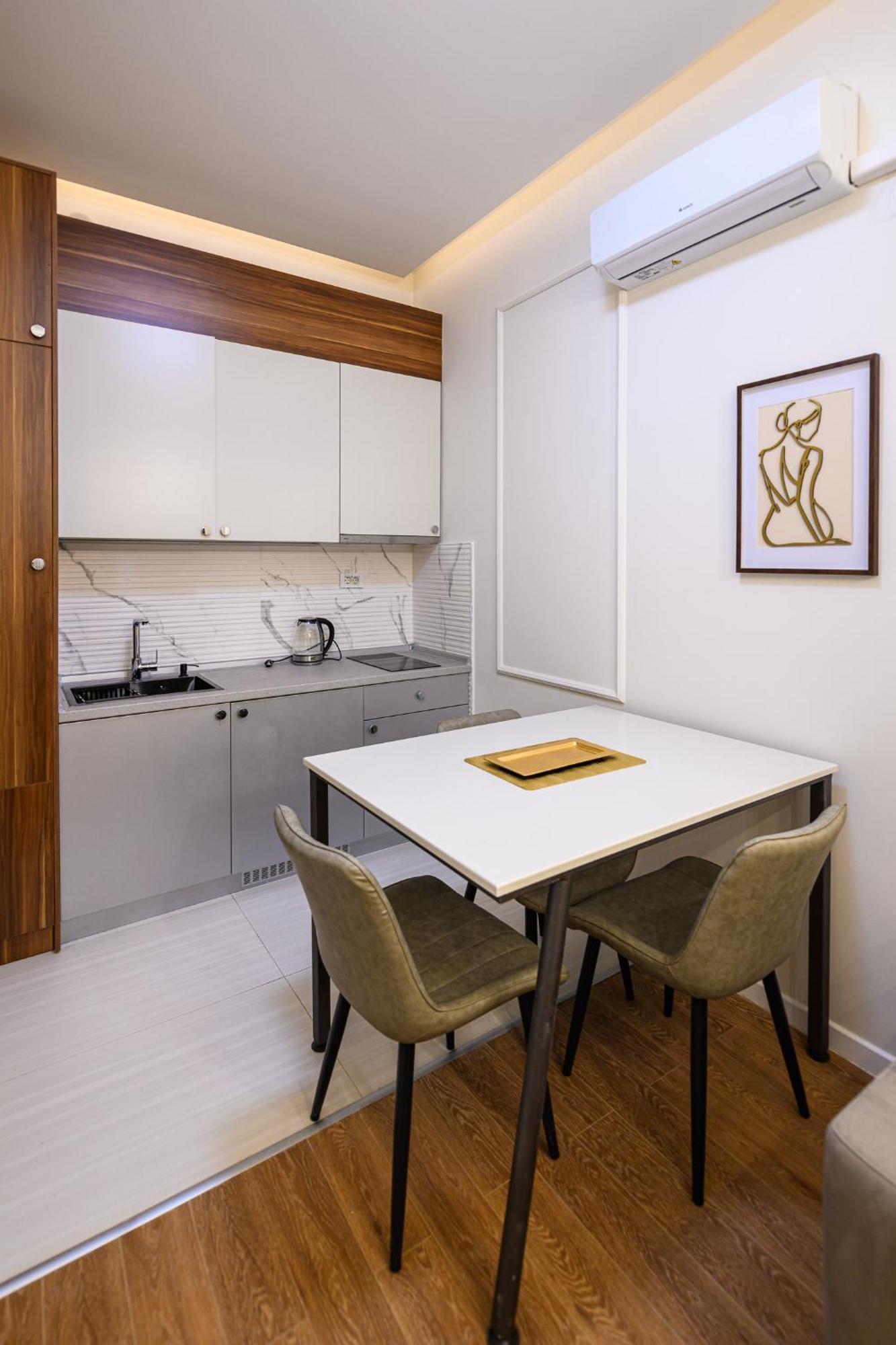 Axiom Apartment *