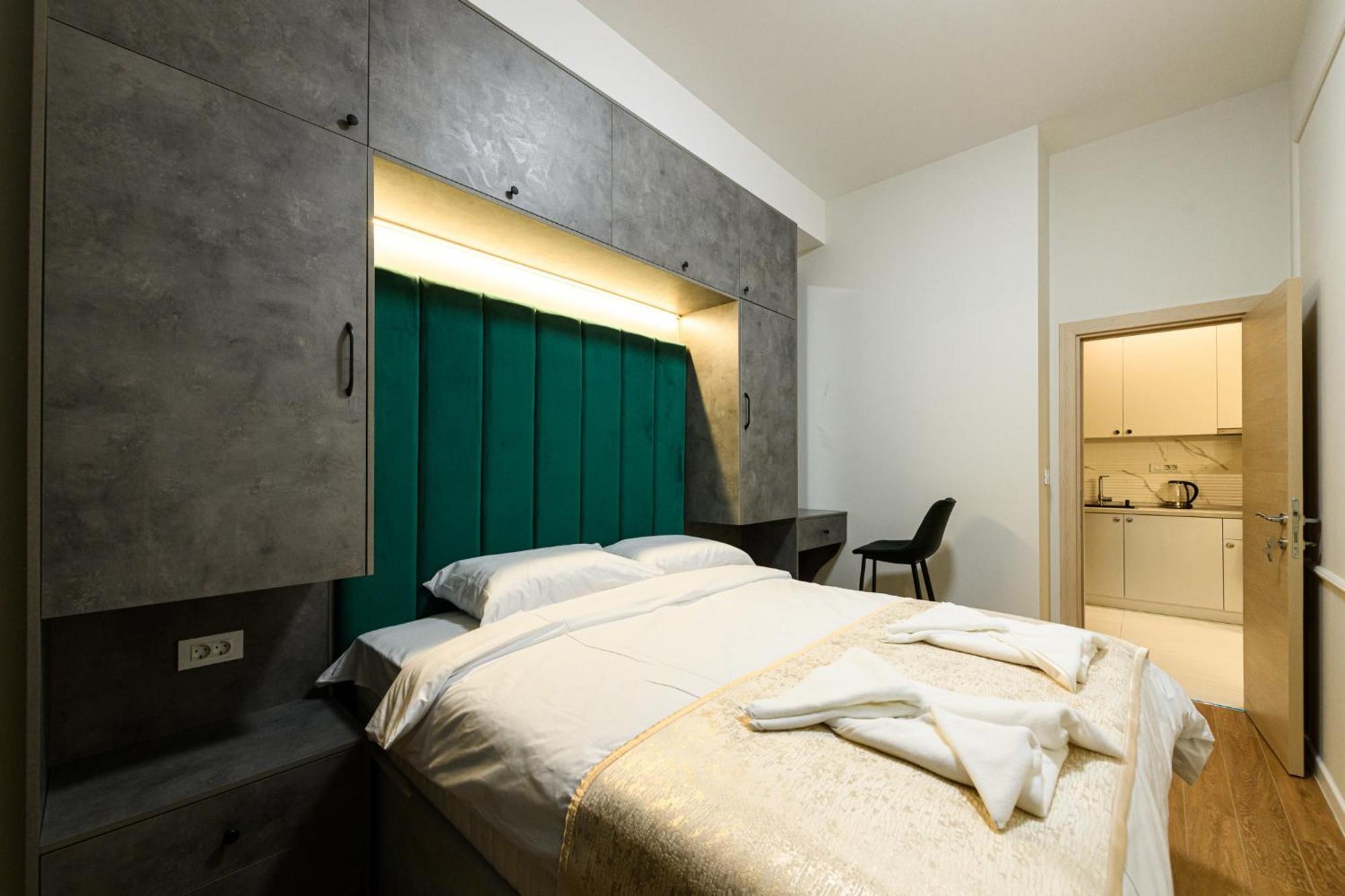 Axiom Apartment *