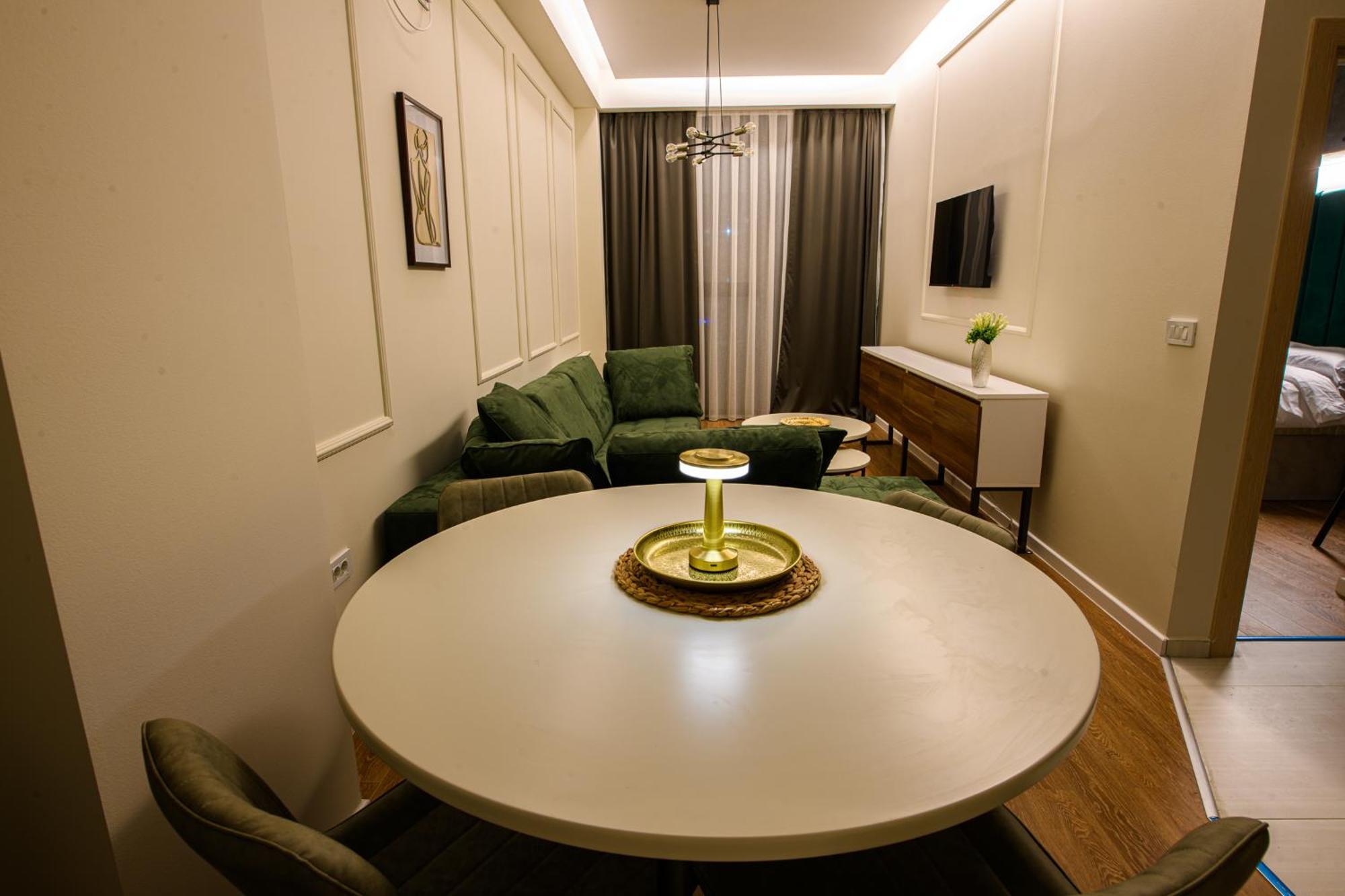 Axiom Apartment *